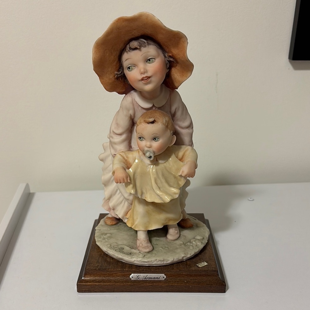 Giuseppe Armani Capodimonte Vintage Ceramic Figurine First Steps Little Sister